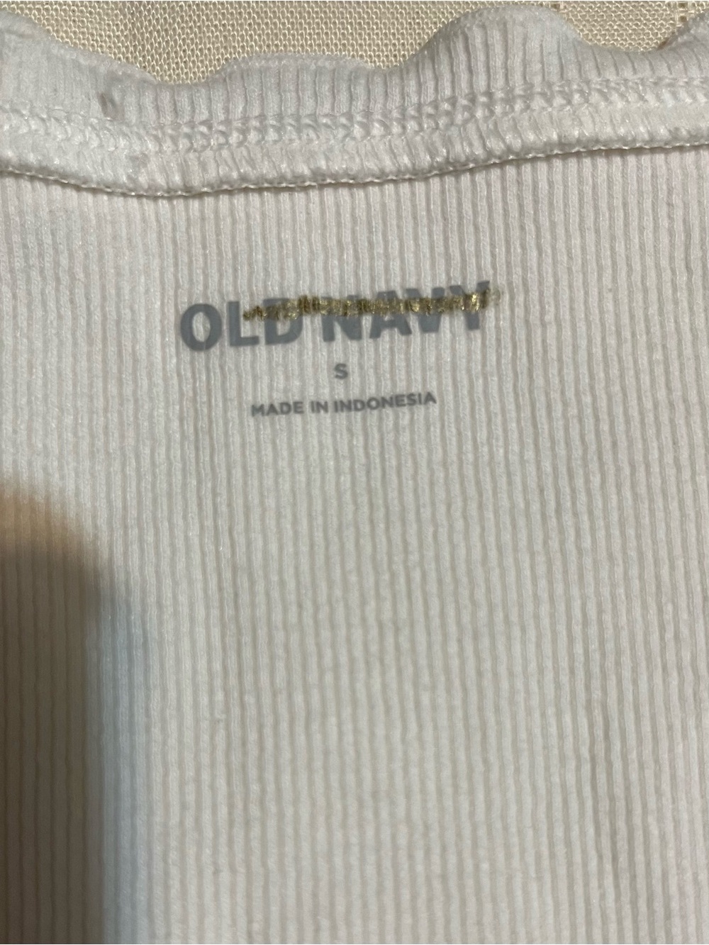 Old Navy Cream Ruffle-Trim V-Neck Tank - Picture 3 of 7